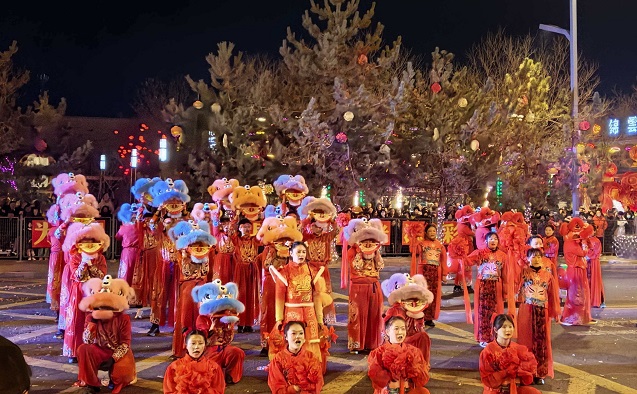 锣鼓喧天扭秧歌 欢天喜地闹新春