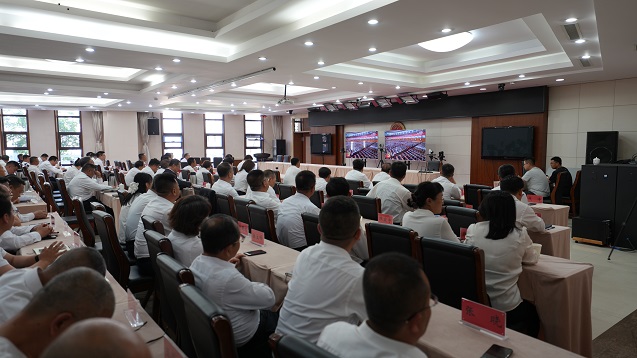 我县广大党员干部群众集中收听收看庆祝中国共产党成立105周年大会